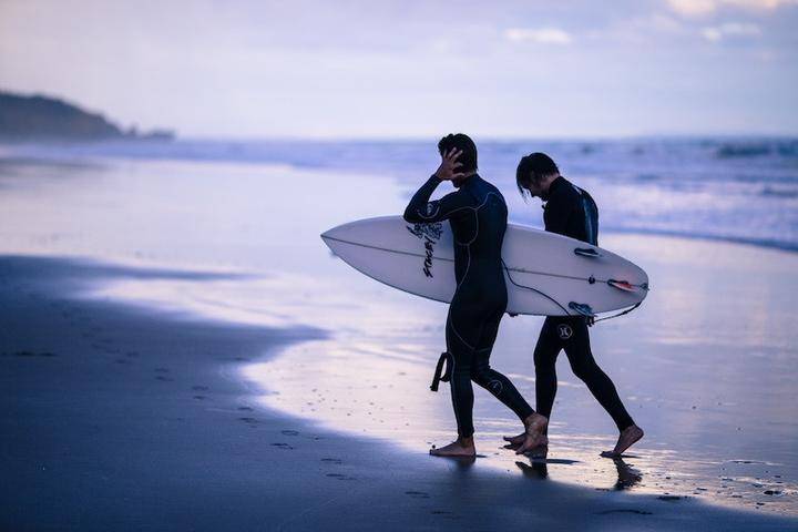 Do I Need to Wear a Rash Guard While Surfing?
