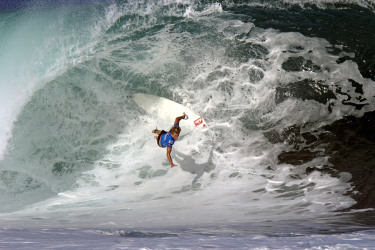 surfer falling in wave things to avoid in the ocean