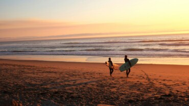 maneuverability on a mid-length surfboard