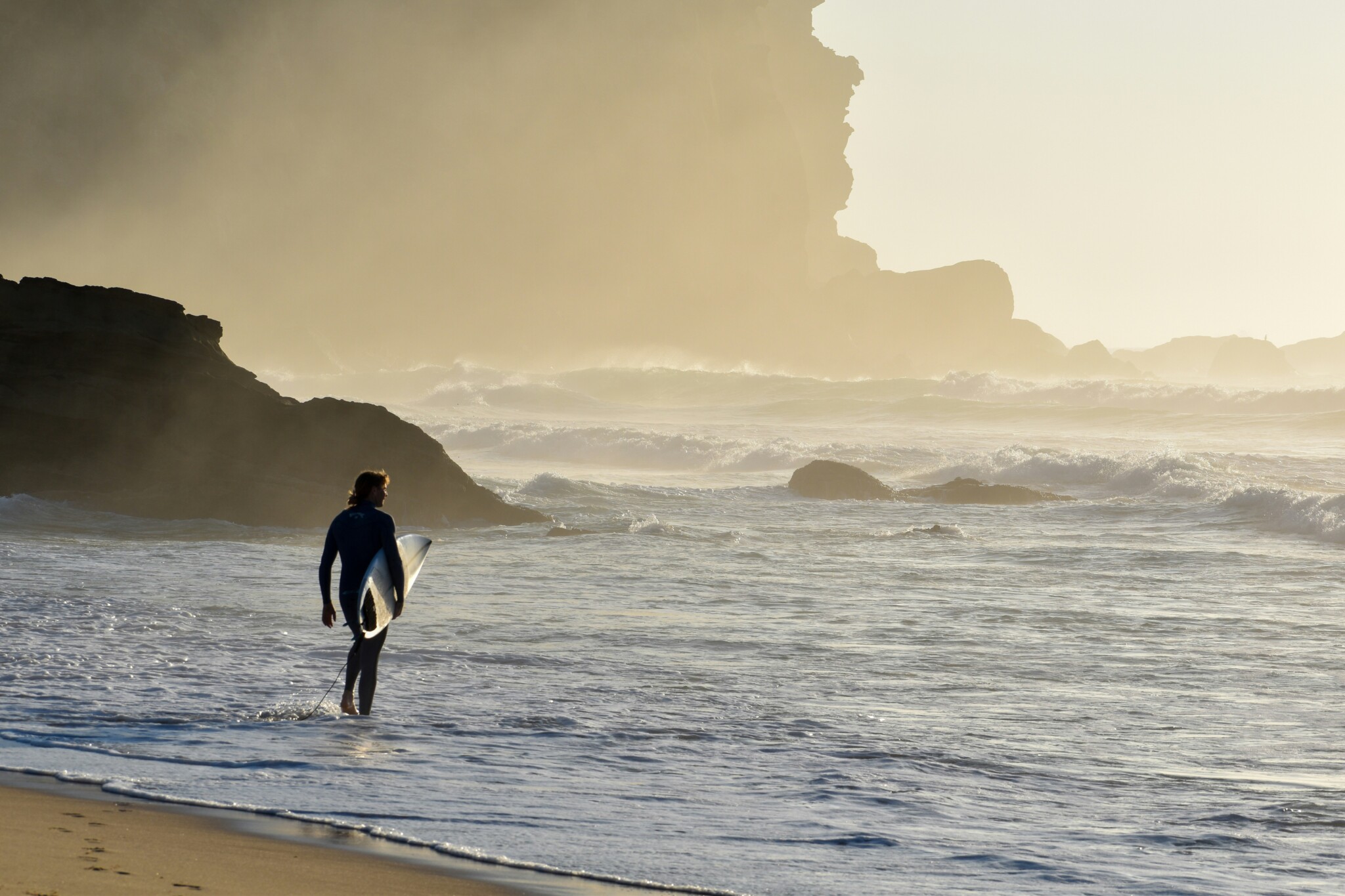 Surfing in the Morning vs. the Afternoon: Which is Better?